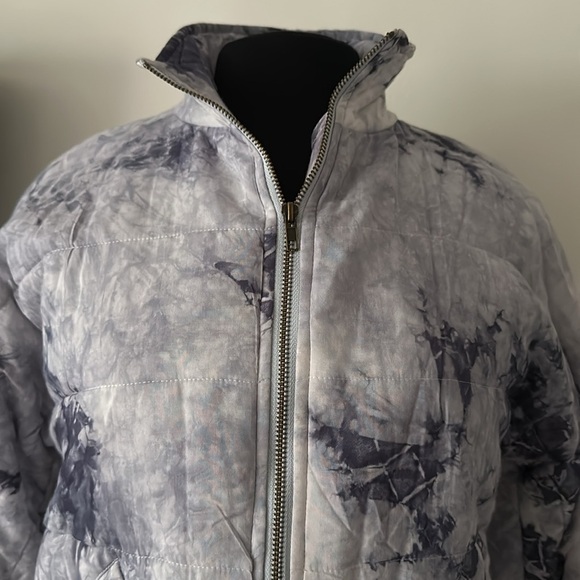 Baeverly gray/blue and white tie-dye puffer jacket size small - Picture 3 of 7